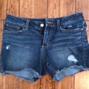 EVERYTHING $5!!!! Denim shorts. Mid rise size 10